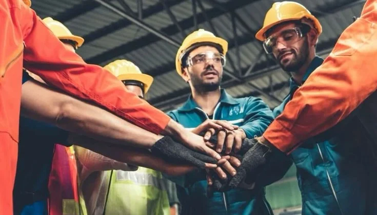 Steel scaffolding system supporting workers on a modern construction site in Madhya Pradesh
